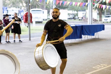 Alex DJ Entertainment drumming