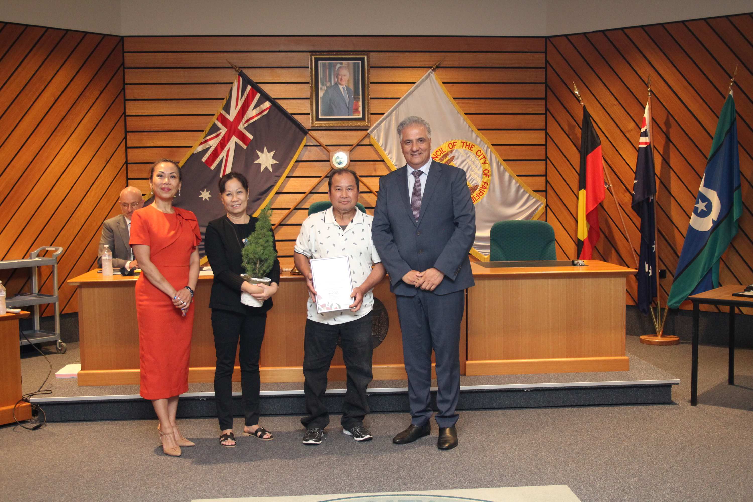 2024 Residential Garden of the Year Winners, Dang Thi Nguyet and Van Tu Trinh with Mayor Frank Carbone and Deputy Mayor Dai Le